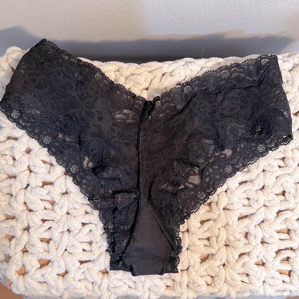 NWOT Victoria’s Secret The Lacie black lace cheeky panty - Picture 7 of 7